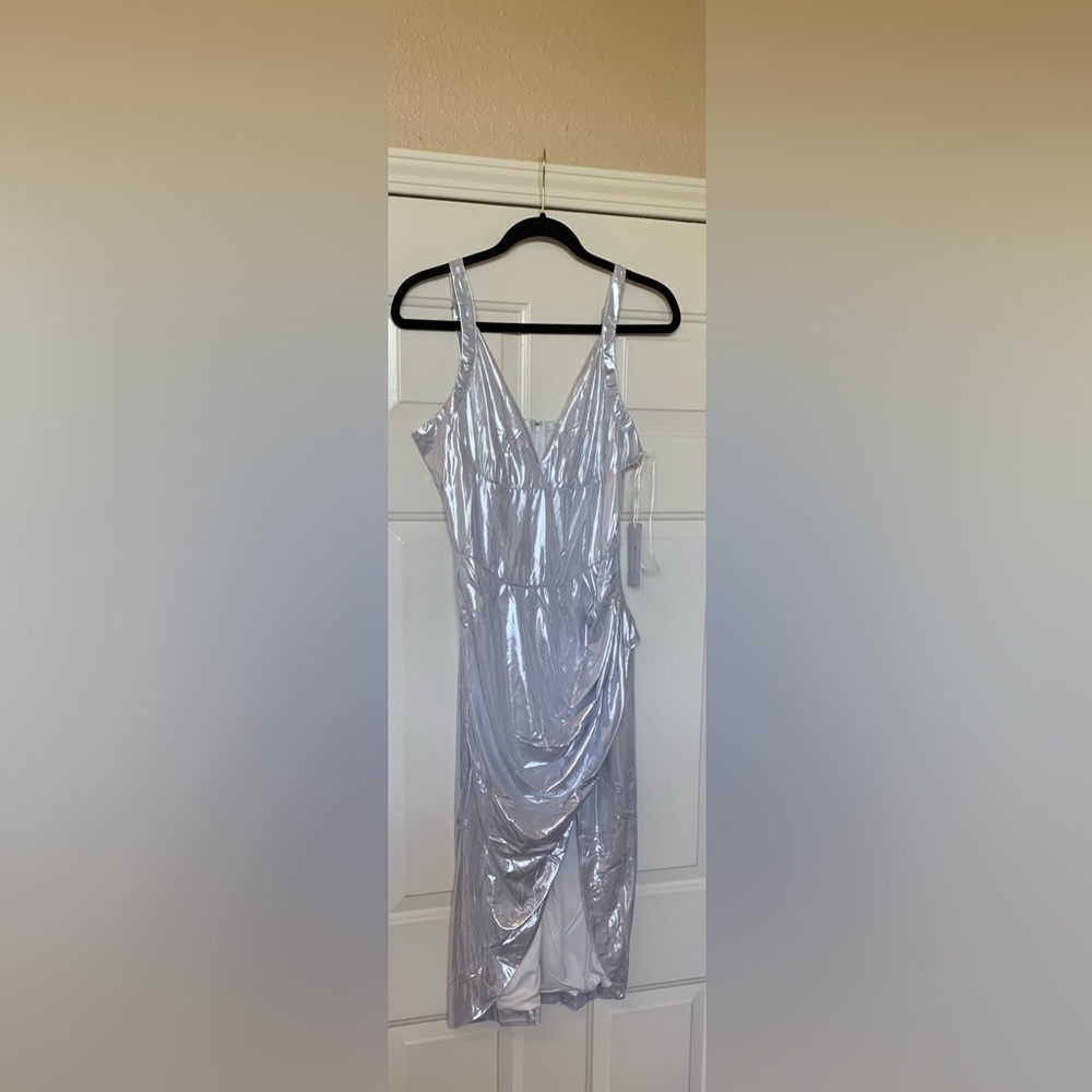 Rosevelvet Silver Metallic Dress NWT 🌴